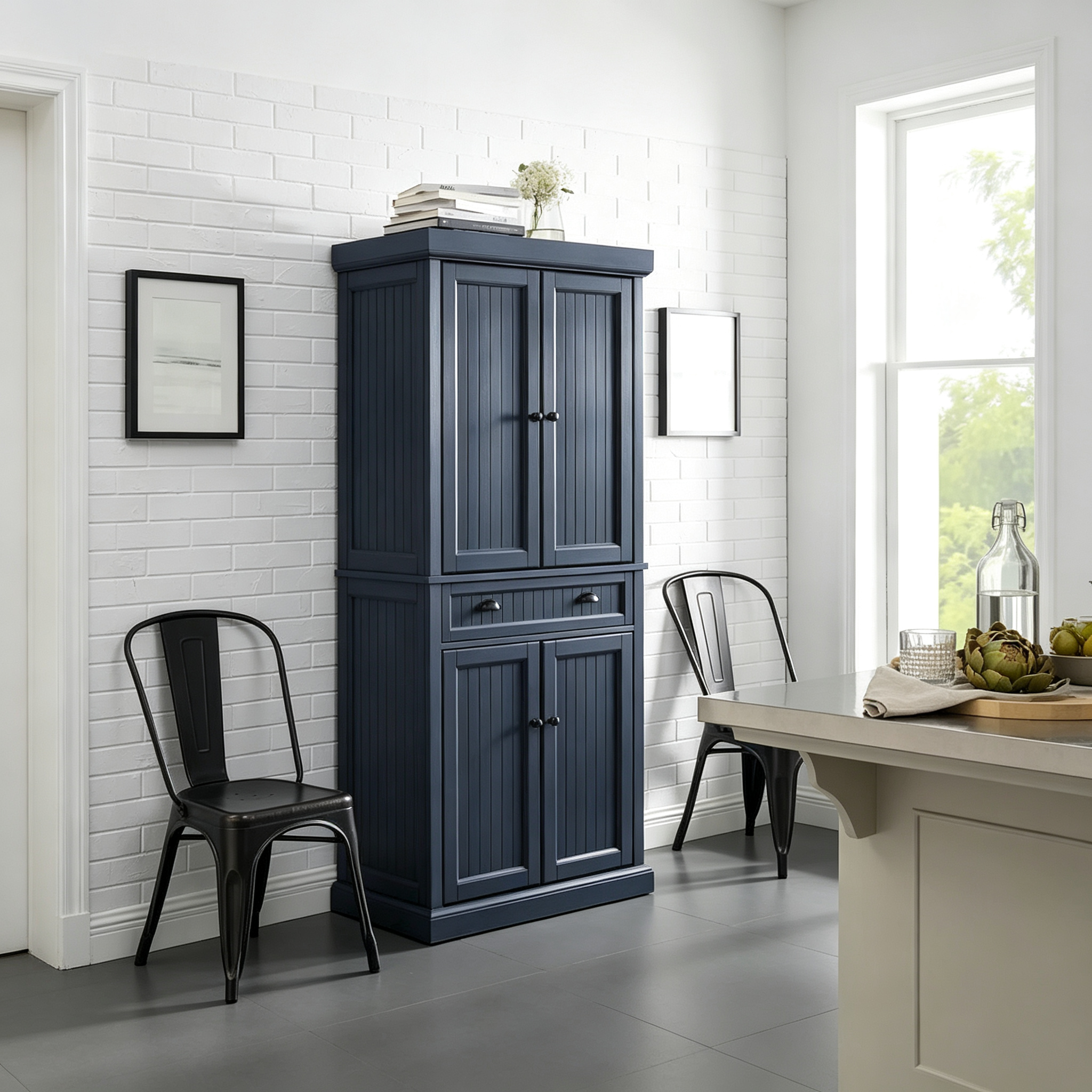 Armoire de garde-manger en pin perlé vieilli bleu marine avec tiroirs de rangement