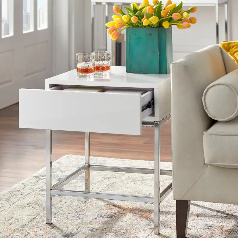 Bout de canapé carré blanc MDF brillant avec structure en métal chromé