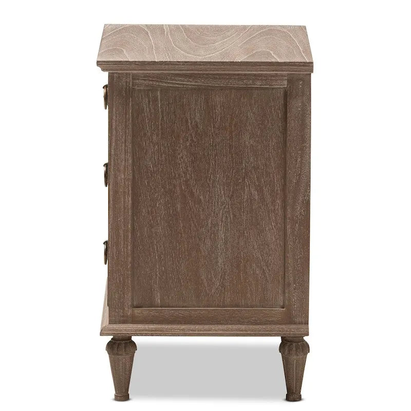 Table de chevet rustique à 3 tiroirs avec poignées en bronze et pieds fuselés