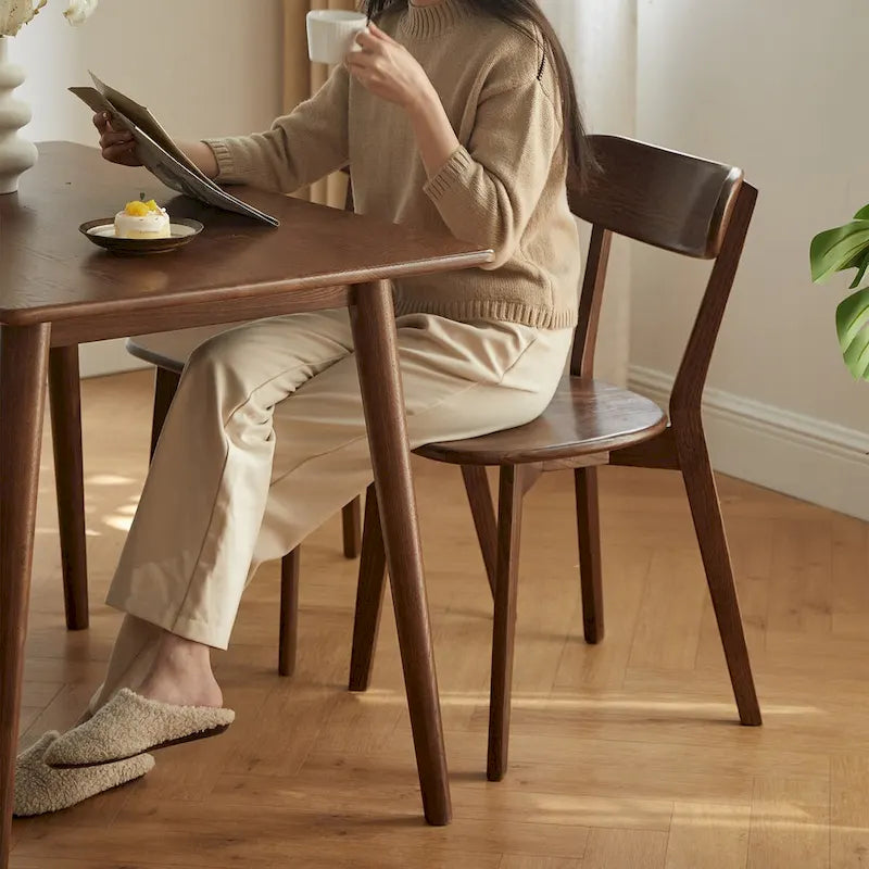 Chaise de salle à manger en bois de chêne massif, dossier incurvé, finition naturelle noyer
