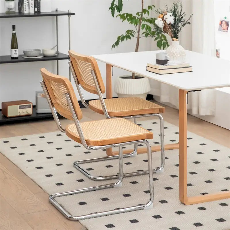 Chaise de salle à manger en rotin de style Mid-Century Modern avec piètement cantilever chromé, beige naturel